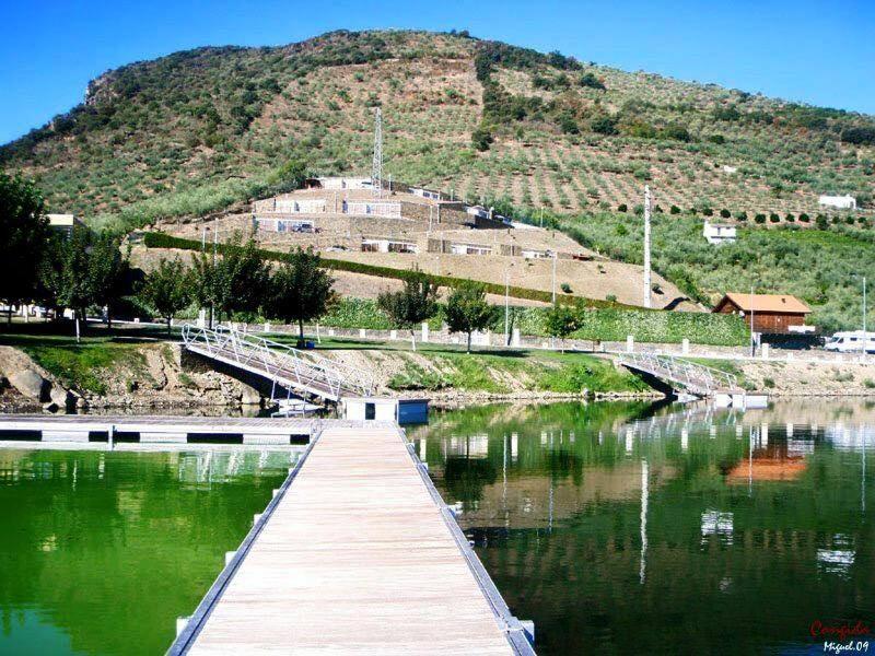 Вилла Moradias Do Douro Internacional Фрейшу-ди-Эшпада-а-Синта Экстерьер фото