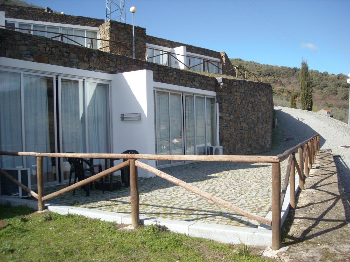 Вилла Moradias Do Douro Internacional Фрейшу-ди-Эшпада-а-Синта Экстерьер фото