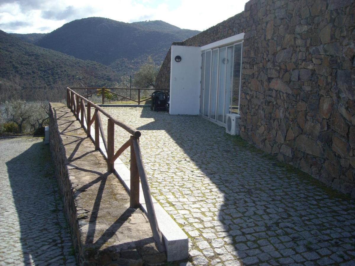Вилла Moradias Do Douro Internacional Фрейшу-ди-Эшпада-а-Синта Экстерьер фото
