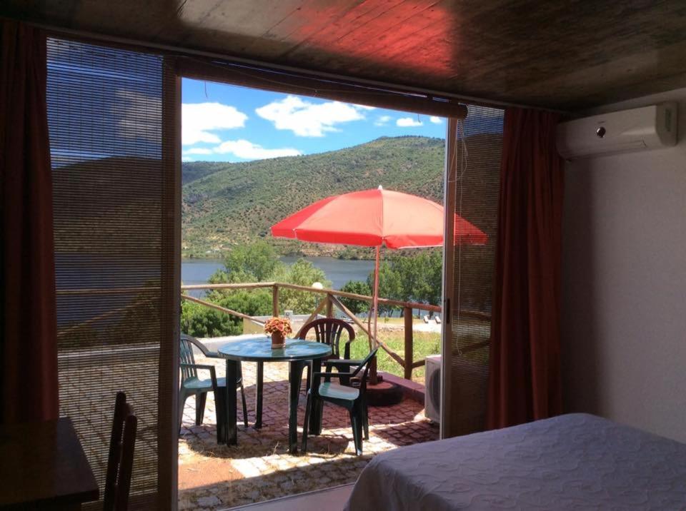 Вилла Moradias Do Douro Internacional Фрейшу-ди-Эшпада-а-Синта Экстерьер фото